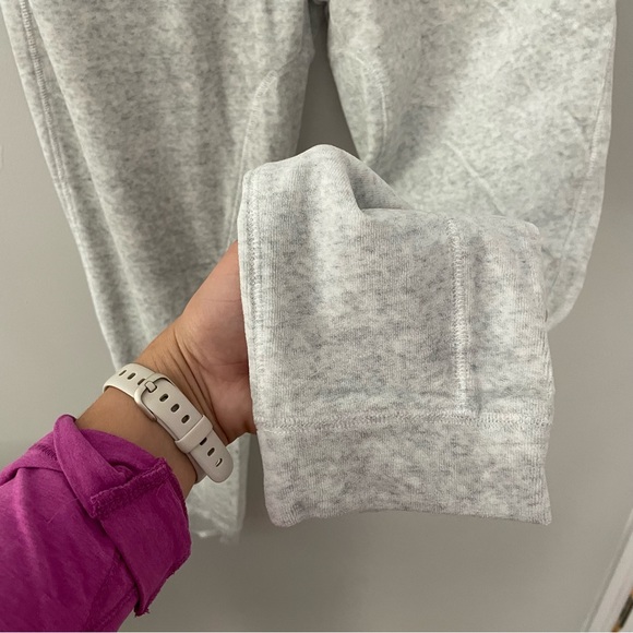 Lou & Grey Light Gray Velour Jogger Sweatpants with Drawstring Elastic Waistline - Picture 8 of 11